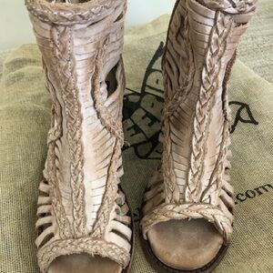 Gorgeous ladies Freebird boots. Size 7 & plenty of life left - don’t pay retail!